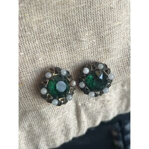 ATQ ART DECO CZECH Green GLASS With Faux Pearls METAL DANGLE SCREW BACK EARRINGS